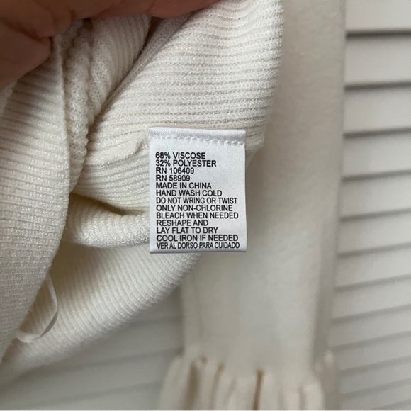 Gianni Bini Crop ribbed knit cream sweater crew neck bell sleeve, size M. - Picture 5 of 6